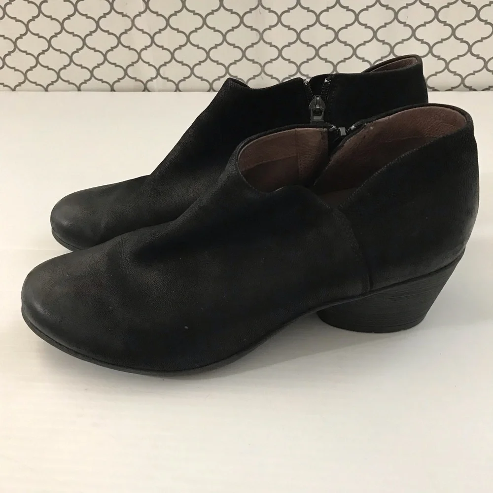 Dansko black women’s